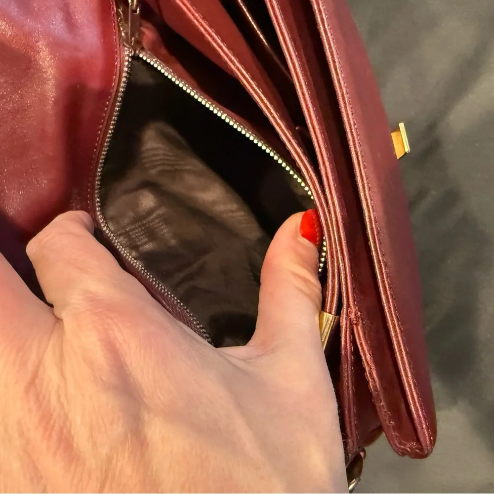 Vintage Céline Horse Carriage Clasp Burgundy Leather Shoulder Bag - Picture 11 of 16